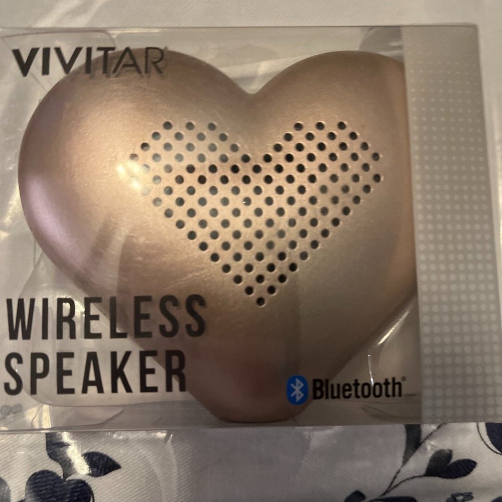 TARGET BULLSEYE VIVITAR ROSE GOLD HEART WIRELESS BLUETOOTH SPEAKER (NIB)